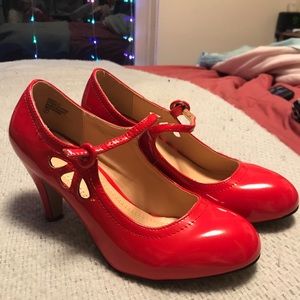 Red Mary Janes Kitten Heels 👠